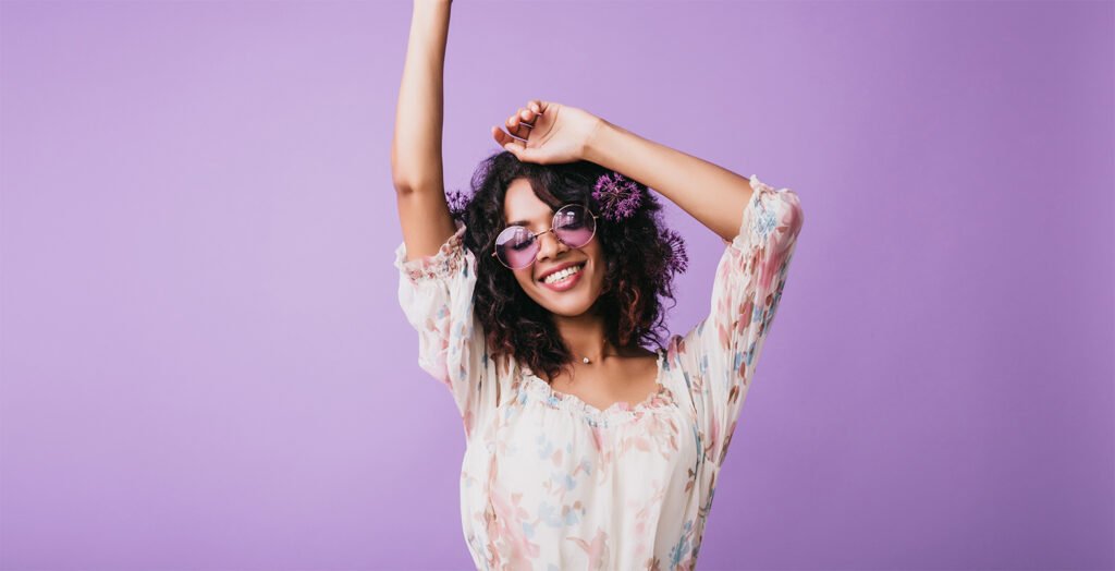 indoor-portrait-magnificent-african-woman-standing-with-hands-up-female-model-with-wavy-hair-expressing-good-emotions-2